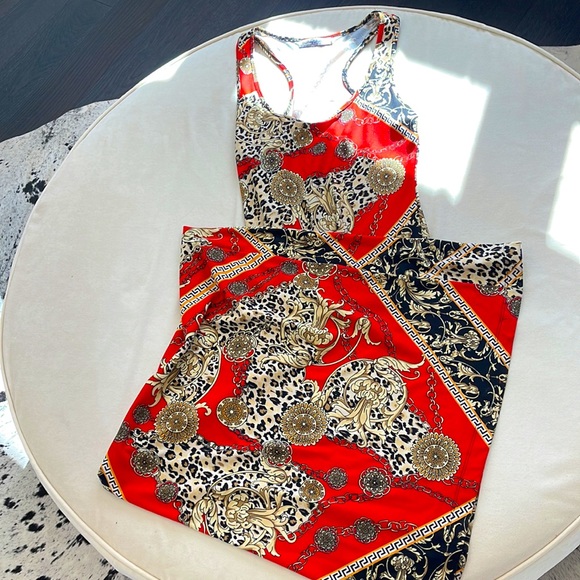 Beautiful Maxi Dress in bright amazing pattern - Picture 5 of 6